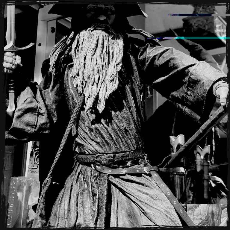 Mythos Museum bw Sword Figurine 768x768